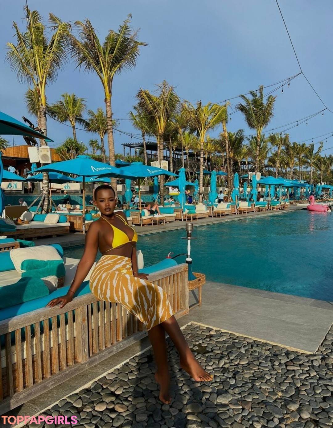 Naakte gelekte OnlyFans-foto van Isimbi #32 Naakte gelekte OnlyFans-foto van Isimbi #32