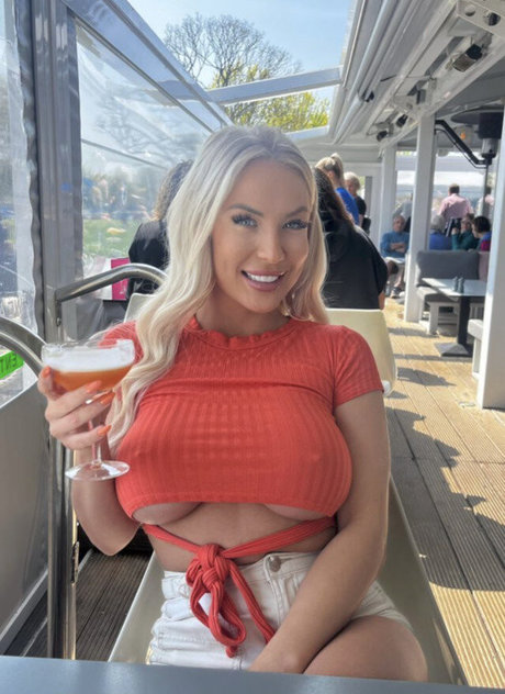 Naakte gelekte OnlyFans-foto van Amber Mccall