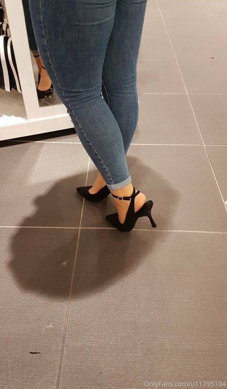 Naakte gelekte OnlyFans-foto van Nylonfeetladyswitzerland