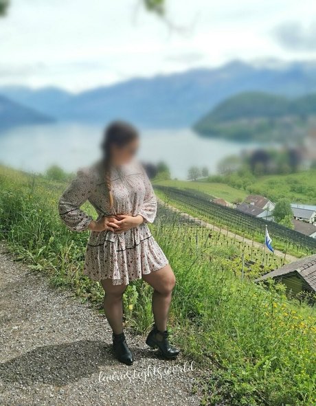 Naakte gelekte OnlyFans-foto van Nylonfeetladyswitzerland