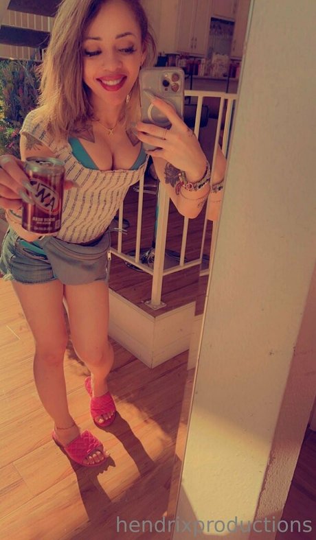Thehollyhendrix