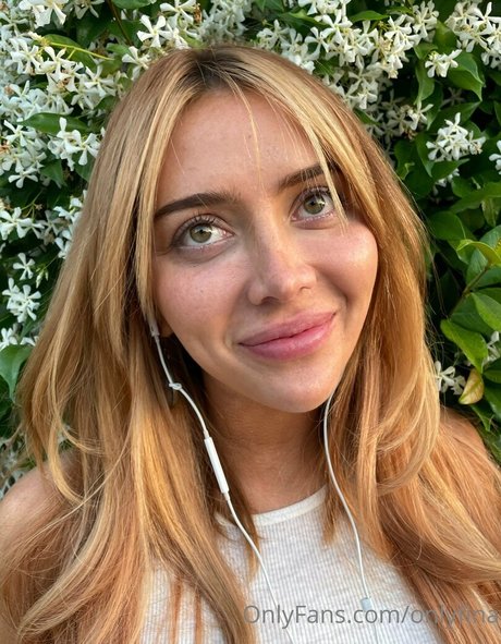 Naakte gelekte OnlyFans-foto van Sooofina