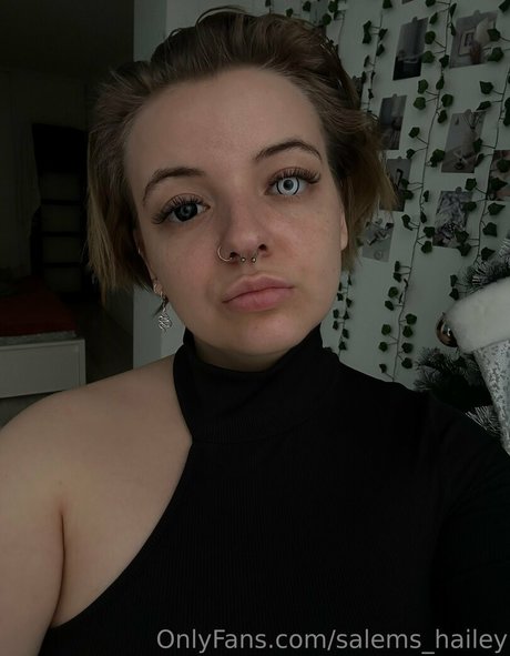 Naakte gelekte OnlyFans-foto van Salemshailey
