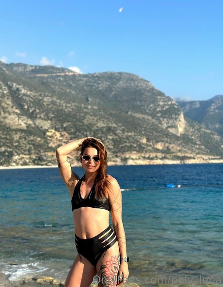 Naakte gelekte OnlyFans-foto van Polyluna