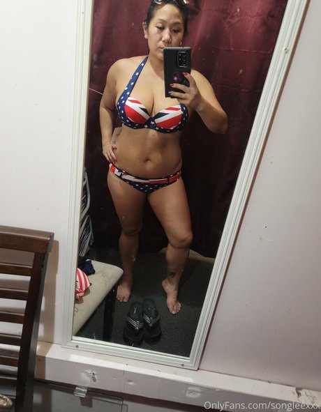 Naakte gelekte OnlyFans-foto van Songleexxx