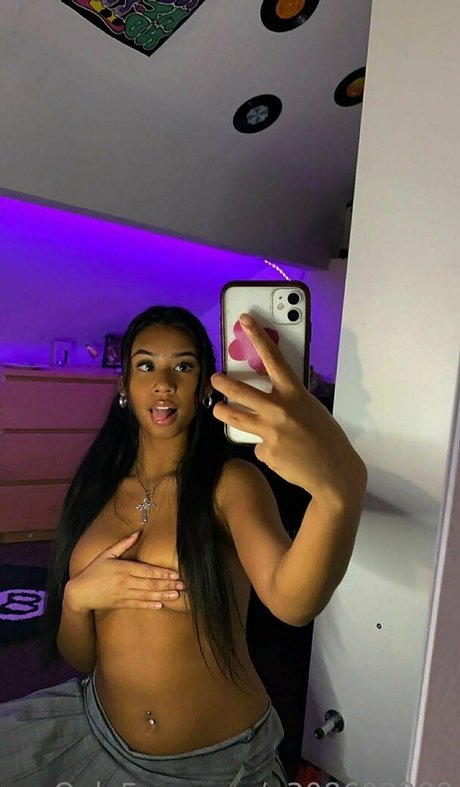 Naakte gelekte OnlyFans-foto van Yourkarina