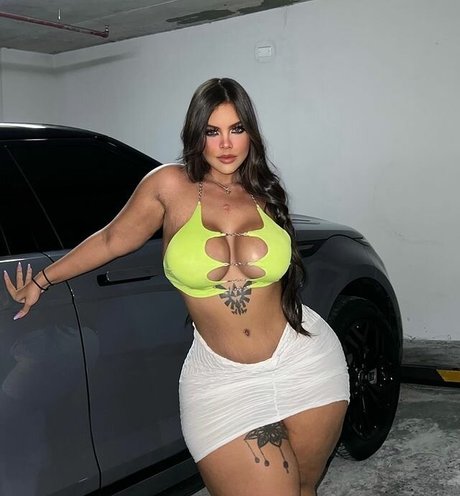 Naakte gelekte OnlyFans-foto van Grace Bon
