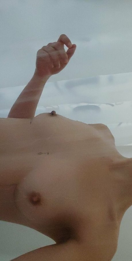 Naakte gelekte OnlyFans-foto van Deadpagen