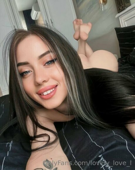 Naakte gelekte OnlyFans-foto van Lovelylovel