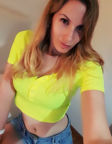 Naakte gelekte OnlyFans-foto van Ellyedelweiss