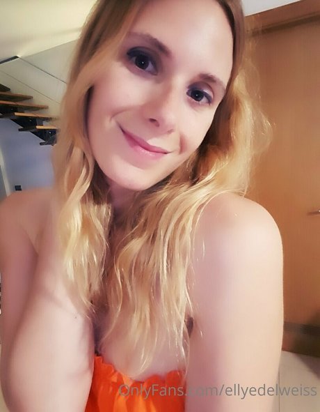 Naakte gelekte OnlyFans-foto van Ellyedelweiss