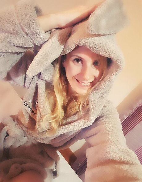 Naakte gelekte OnlyFans-foto van Ellyedelweiss