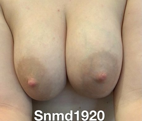 Naakte gelekte OnlyFans-foto van Hotwifekkfree