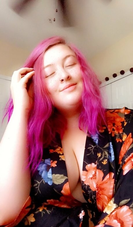 Naakte gelekte OnlyFans-foto van Thiccthighkenzie
