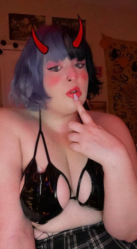 Naakte gelekte OnlyFans-foto van Thiccthighkenzie