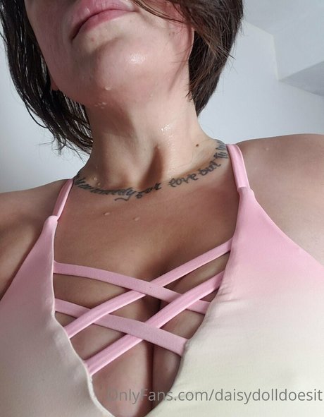 Naakte gelekte OnlyFans-foto van Daisydolldoesit