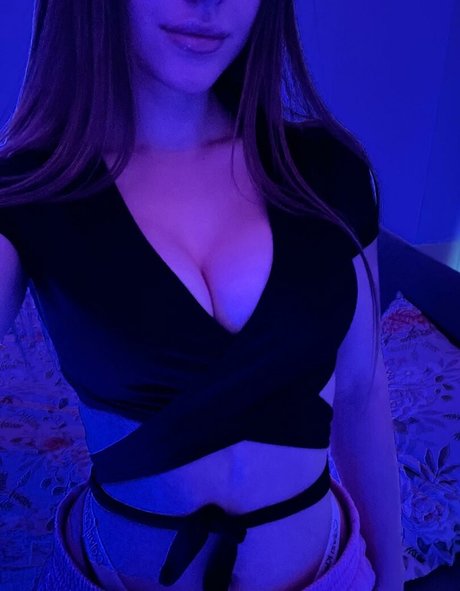 Naakte gelekte OnlyFans-foto van Mia Brown