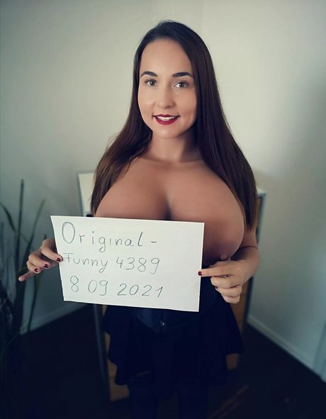 Naakte gelekte OnlyFans-foto van Biggaminggirl