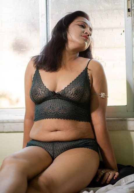 Naakte gelekte OnlyFans-foto van Mili Debnath Nude