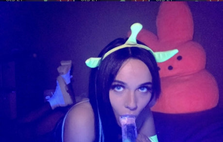 Naakte gelekte OnlyFans-foto van Mavisjadexox