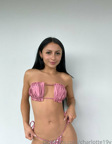 Naakte gelekte OnlyFans-foto van Charlotte19y