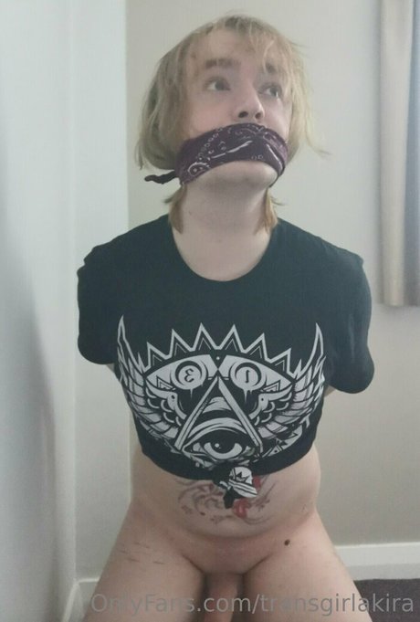 Transgirlakira