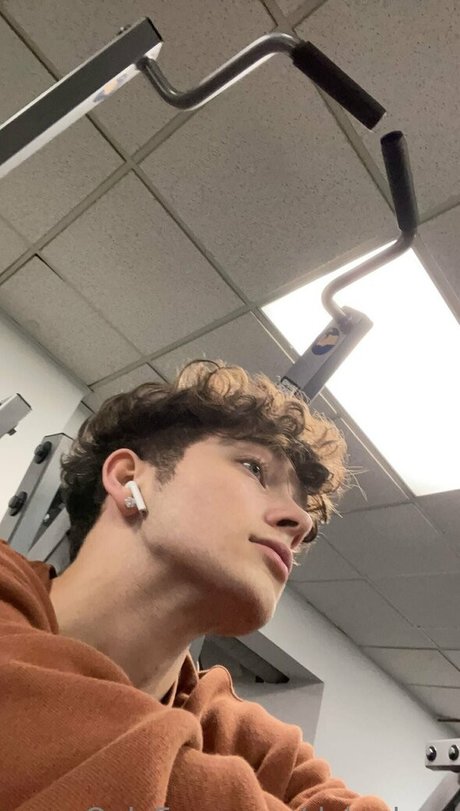 Naakte gelekte OnlyFans-foto van Dakarluca