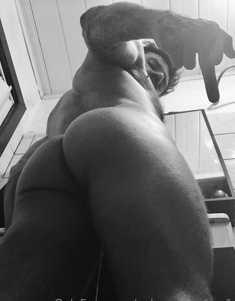 Naakte gelekte OnlyFans-foto van Poloxxxfansfree1