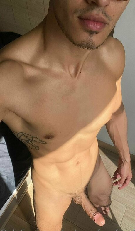 Naakte gelekte OnlyFans-foto van Poloxxxfansfree1