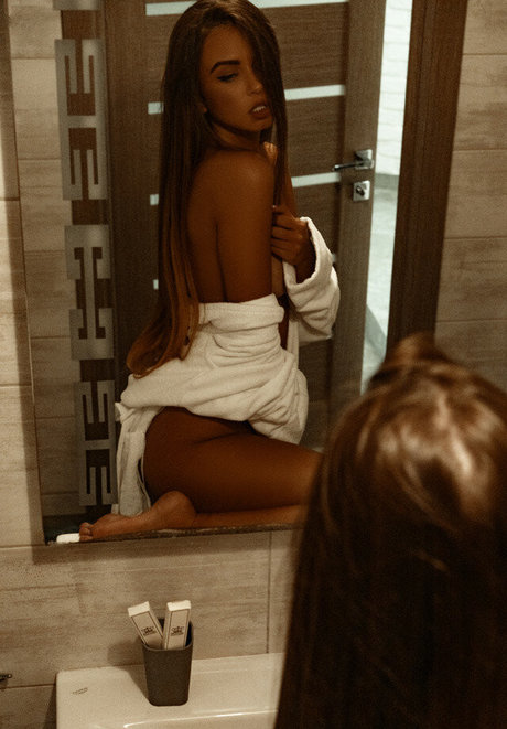 Naakte gelekte OnlyFans-foto van Lyubov Gulyak