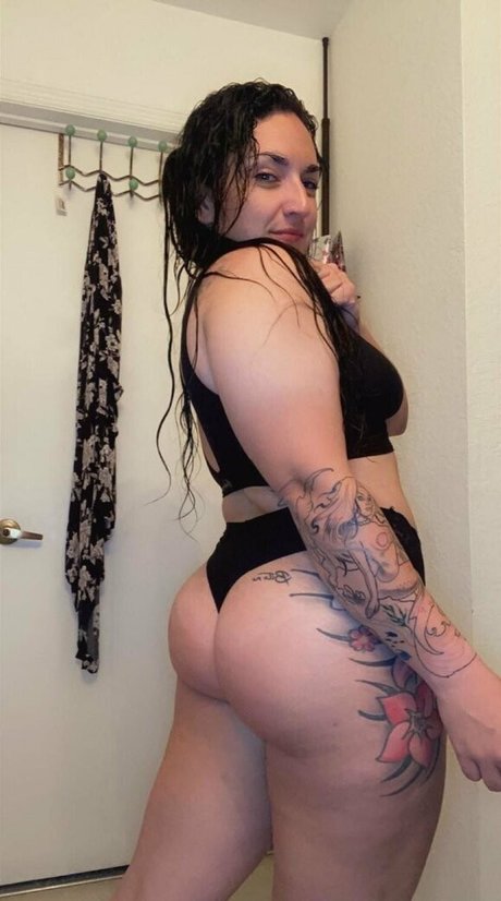Naakte gelekte OnlyFans-foto van Itsmellybaybee