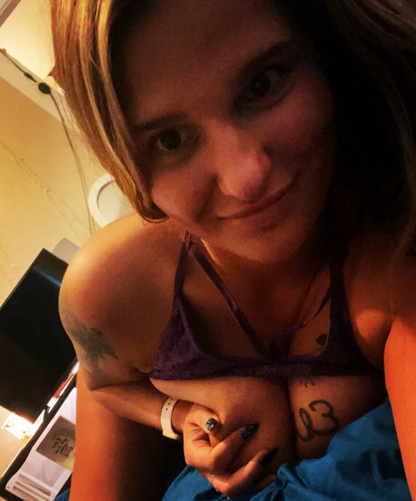 Naakte gelekte OnlyFans-foto van Lilpocahontass