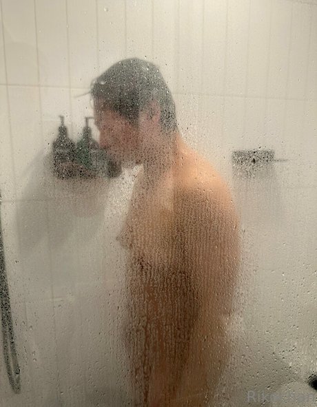 Naakte gelekte OnlyFans-foto van Rikochanpstar