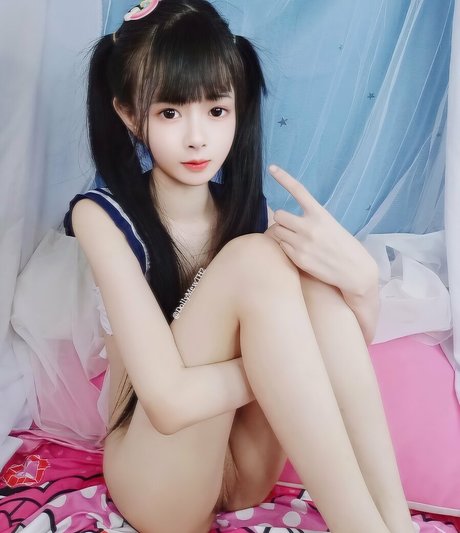 Naakte gelekte OnlyFans-foto van Dollymewth