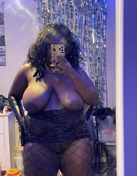 Naakte gelekte OnlyFans-foto van Strifequeeneris
