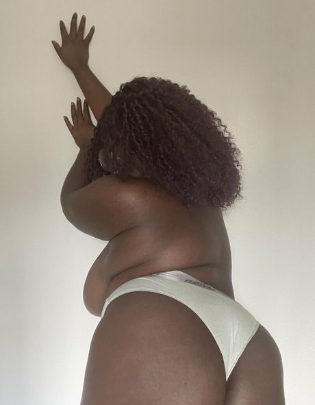 Naakte gelekte OnlyFans-foto van Strifequeeneris