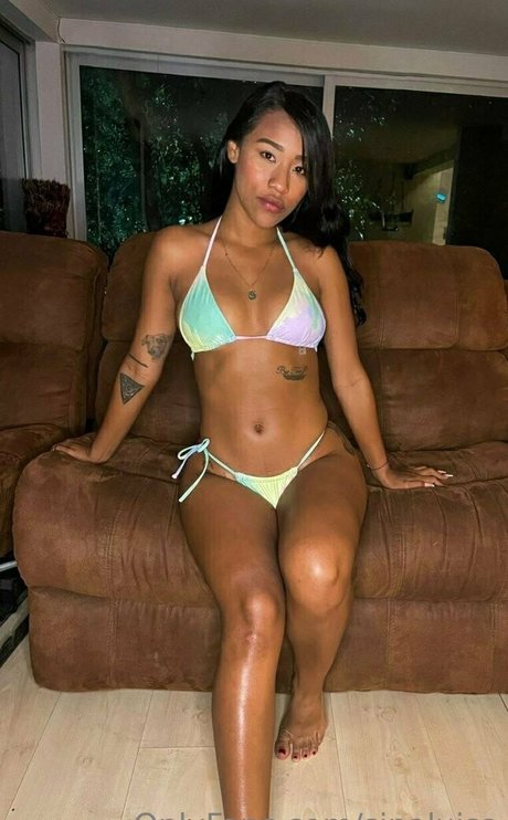 Naakte gelekte OnlyFans-foto van Sinaluisa