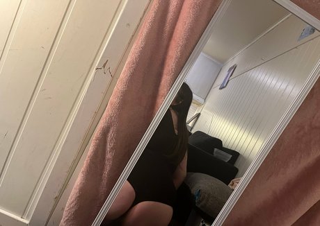Naakte gelekte OnlyFans-foto van Mariaboobs1
