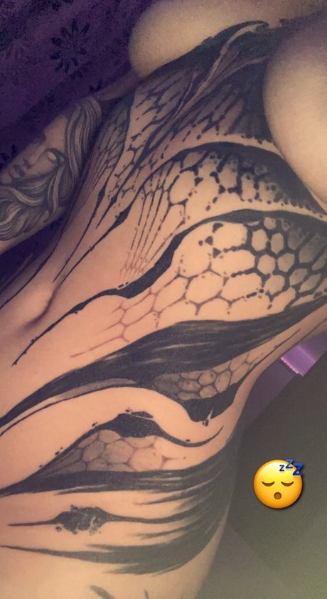 Naakte gelekte OnlyFans-foto van Bare Sativa 