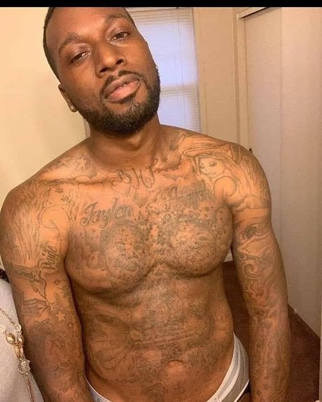 Naakte gelekte OnlyFans-foto van Ronald Price