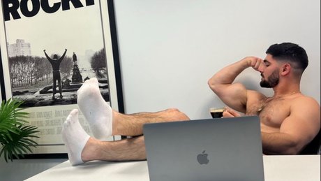 Naakte gelekte OnlyFans-foto van Biceps King 