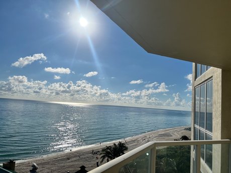 Naakte gelekte OnlyFans-foto van Miami Weather