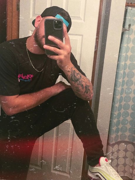 Naakte gelekte OnlyFans-foto van Miami Cola