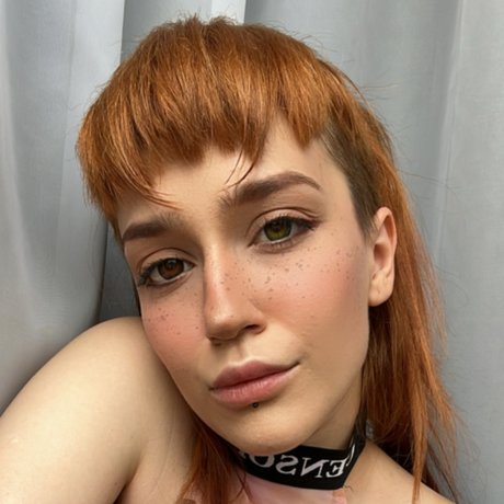Naakte gelekte OnlyFans-foto van Mia Karma