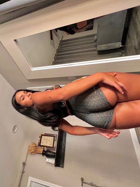 Naakte gelekte OnlyFans-foto van Mia Vip