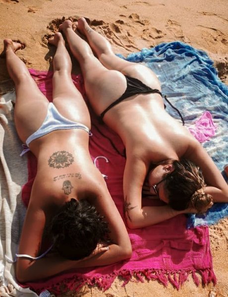 Naakte gelekte OnlyFans-foto van Mexits
