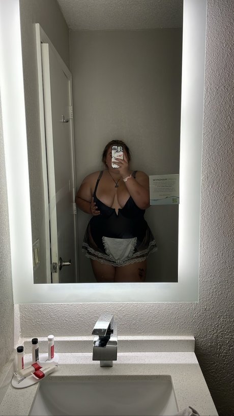 Naakte gelekte OnlyFans-foto van Sidney Marie