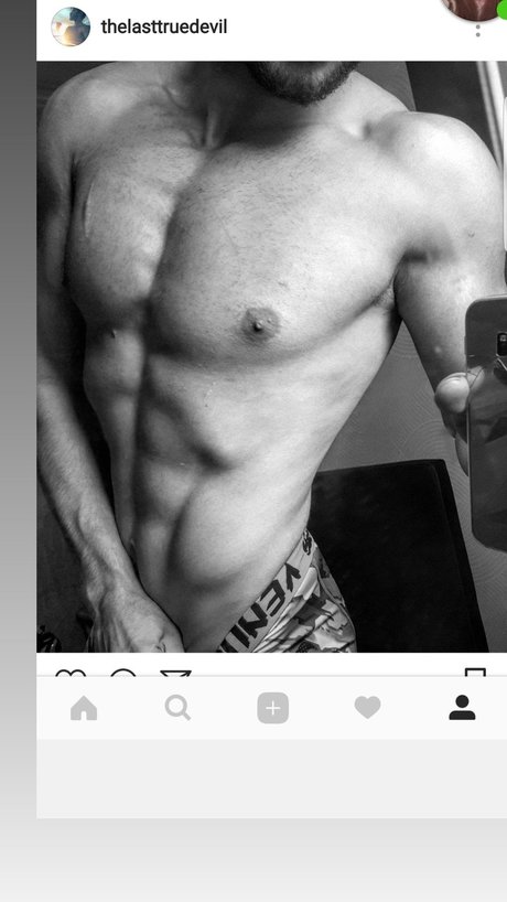 Naakte gelekte OnlyFans-foto van Benji