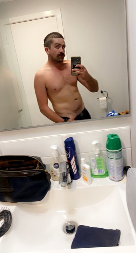 Naakte gelekte OnlyFans-foto van Mighty Mouse