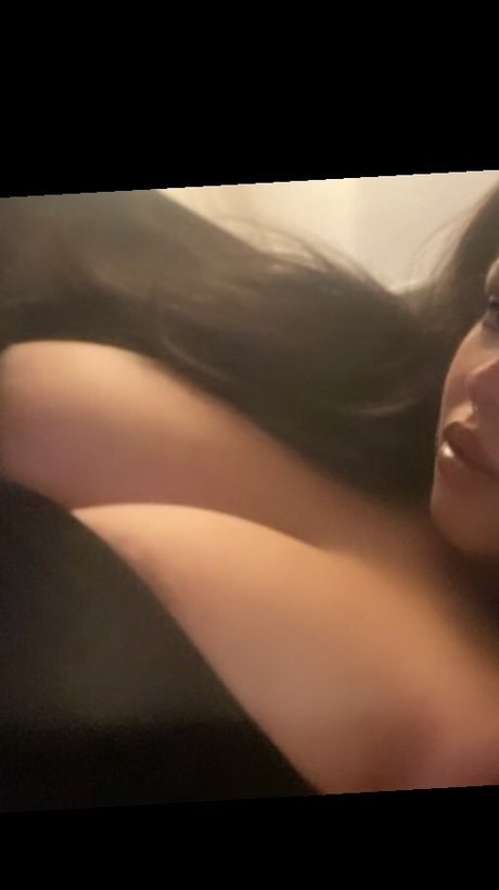 Naakte gelekte OnlyFans-foto van Lulu